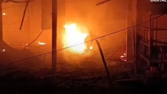 Kebakaran Hebat di Jakarta Utara Hanguskan 15 Rumah Kontrakan, 40 Jiwa Kehilangan Tempat Tinggal