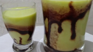Jus Alpukat Cokelat Kental Manis ala Kafe