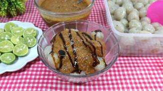 Resep Cilok Bandung Kenyal dengan Bumbu Kacang