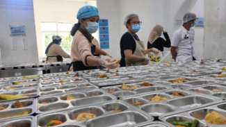 DLH DKI Jakarta Kelola Limbah MBG SPPG Palmerah Jadi Pakan Maggot dan Pupuk Alami