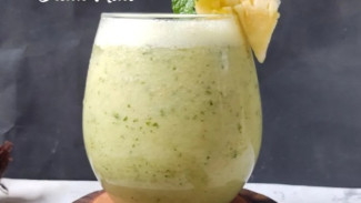 Jus Nanas Mint Segar ala Tropis Kekinian