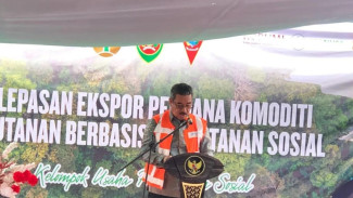 Maluku Lepas Ekspor Perdana Kopal Damar dan Pala ke Pasar Internasional