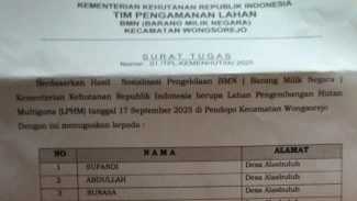 Supandi Koordinator Warga 3 Desa di Wongsorejo dalam Panen Kapuk Lahan Kemenhut Seluas 305,9 Hektar