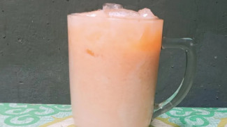 3 Bahan Membuat Es Blewah Susu Segar Kekinian