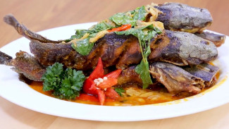 Sensasi Gulai Lele Siram ala Chef Rudy, Perpaduan Bumbu Kaya Rasa!