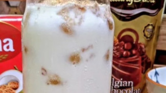 Gak Perlu Ribet Hanya 3 Bahan Membuat Es Susu Cokelat Biskuit Kekinian