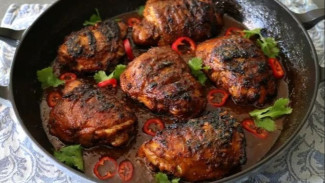 Tips Ungkep Ayam Bakar Pakai Air Kelapa Dijamin Daging Empuk dan Manis Legit