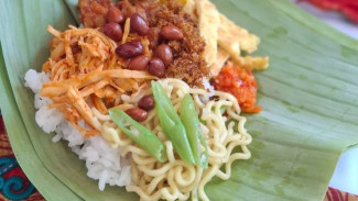 Nasi Jinggo Khas Bali Bungkus Daun Pisang Porsi Mini