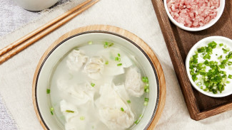Resep Wonton Soup, Kombinasi Dumpling Lembut dan Kuah Gurih
