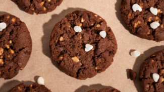 Resep Triple Chocolate Chip Cookie, Kue Nyoklat Lumer Nagih Rasanya
