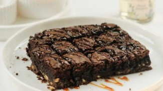 Resep Fudgy Brownies Padat, Mengkilap, dan Kaya Akan Cokelat