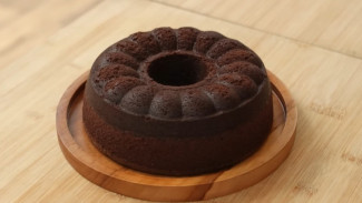 Tanpa Oven, Lembut dan Kenyal! Resep Bolu Kukus Ketan Cokelat Keju Lumer ala Devina Hermawan