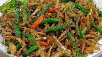 Oseng-Oseng Teri Lombok Ijo, Sajian Sederhana dengan Rasa Juara