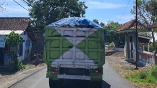 Pengemudi Dumptruk Proyek DI Bajulmati Desa Wonorejo Terhimpit, Hak Tak Dibayar Malah Diintimidasi