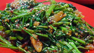 Resep Tumis Kangkung Pedas ala Warung Seafood, Rahasia Rasanya Bikin Nambah Terus