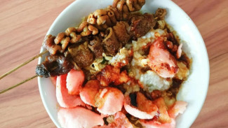 Sarapan Pagi dengan Bubur Ayam, Ini Cara Buatnya Agar Tekstur Bubur Lembut dan Gurih