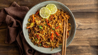Resep Mie Jebew Pedas, Kenyal dan Kaya Topping