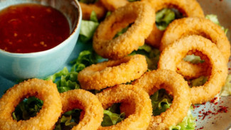 Cara Buat Crispy Onion Pasta yang Pedas dan Beraroma Kuat