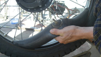 Tambal Ban Motor Terlalu Sering? Ini Pemicu & Solusinya