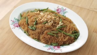 Kenyal, Anti Ambyar! Resep Sohun Goreng Cabe Ijo Gurih Manis ala Devina Hermawan