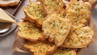 Resep Cheesy Garlic Bread, Roti Renyah Dilengkapi Rasa Gurih dan Beraroma Bawang Putih