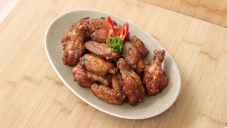 Stok Lauk Anti Ribet! Resep Spicy Chicken Wings ala Devina Hermawan, Kukus Goreng, Manis, Gurih, Pedasnya Nagih