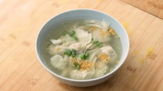 Camilan Hangat Nikmat! Resep Pangsit Ayam Kuah ala Devina Hermawan, Lembut Gurih