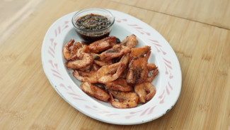 Gurih Asam Segar! Resep Udang Goreng Asam Jawa ala Devina Hermawan, Crispy dengan Sambal Kecap Nampol