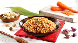 Cara Membuat Ayam Suwir Bumbu Rendang yang Praktis dan Lezat