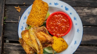 Resep Ayam Tempe Tahu Sambal Merah Khas Lamongan Favorit Warung Pecel yang Bikin Ketagihan