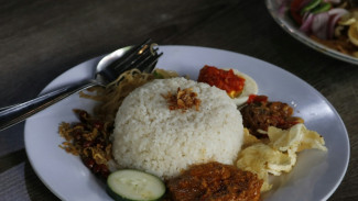 Siapkan Menu Pendamping Nasi Campur Ini untuk Rasa yang Komplit