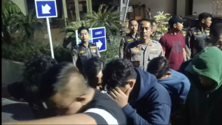 Polisi Gerebek Pesta Sesama Jenis di Hotel Surabaya, 34 Pria Termasuk ASN Diamankan