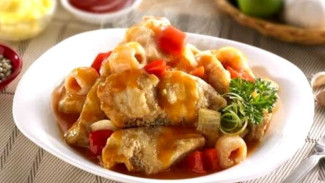 Perpaduan Unik Ikan Goreng dengan Saus Leci yang Manis Gurih