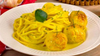 Spaghetti Opor Bola Ayam, Sajian Unik yang Bikin Penasaran dan Ketagihan