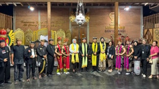 KOPAT Banyuwangi Anugerahkan Gelar Kehormatan untuk Danrem 083/Baladhika Jaya: Simbol Sinergi Budaya dan Pengabdian