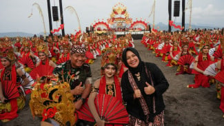 Danrem 083 Hadiri Festival Gandrung Sewu 2025: TNI Hadir Menjaga Budaya dan Memperkuat Persatuan Bangsa
