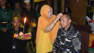 Danlanal Banyuwangi Resmi Menjadi Keluarga Kehormatan Adat Bugis-Mandar Banyuwangi