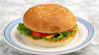 Resep Crispy Chicken Burger Versi Rumahan yang Lezat dan Bikin Nagih