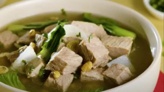 Resep Soto Bandung Asli dengan Taburan Kedelai Renyah