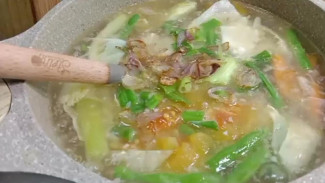 Resep Sayur Sop Warteg dengan Kaldu Ayam Gurih dan Segar