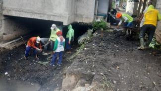 Pekerja Manual Vs Proyek Rp22 Miliar Rehabilitasi DI Bajulmati, Kontraktor Lapangan Bungkam!