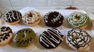 Kenapa Donat Ini Bisa Empuk Tanpa Diulen? Triknya Ternyata Cuma Menambah 1 Sendok Bahan Ini