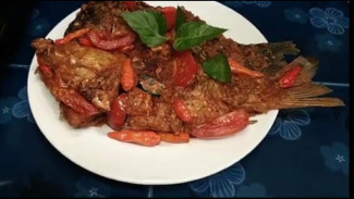 Resep Ikan Mas Bumbu Rujak Pedas Manis