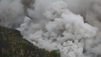 Awan Panas Semeru Meluncur 13 Km, Warga Panik Tinggalkan Zona Bahaya