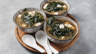 Miso Sup Rumput Laut, Hidangan Hangat, Ringan, dan Umami