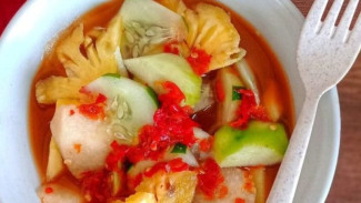 Rujak Kuah Pindang,  Sensasi Pedas-Asam Khas Bali yang Bikin Nagih