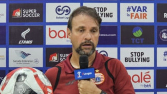 Mauricio Souza Blak-blakan Soal Lapangan dan Keputusan Wasit Usai Persija Kalahkan Persik 3-1