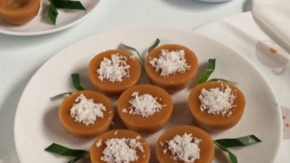 Resep Kue Lumpang Gula Merah, Camilan Kenyal Berbalut Kelapa yang Nagih