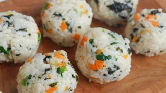 Resep Nasi Kepal Bekal Praktis untuk ke Kantor