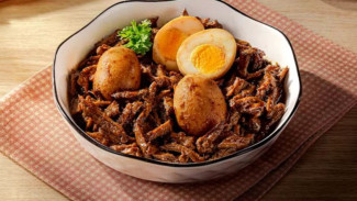 Semur Telur Sapi Suwir, Sajian Praktis yang Melebihi Ekspektasi